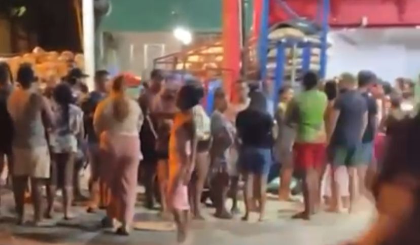 Fila por morango na ceasa de São Luís.