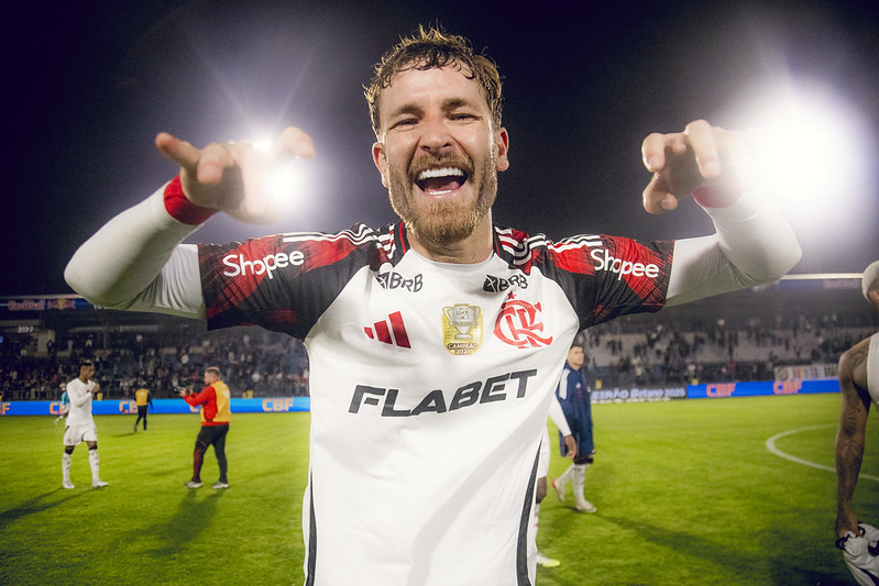 Imagem - Flamengo vira sobre o Bragantino e segue na cola do líder no Brasileirão