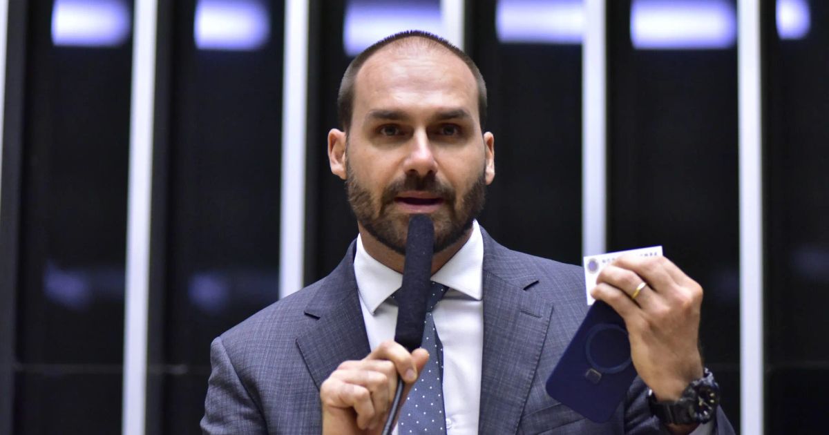 Eduardo Bolsonaro diz que Lei Magnitsky pode ser aplicada a Moraes e atingir Motta e Alcolumbre.