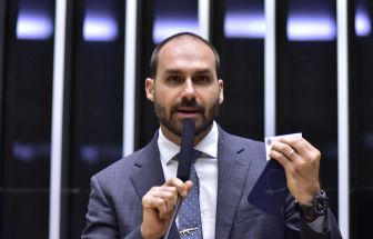 Eduardo Bolsonaro diz que Lei Magnitsky pode ser aplicada a Moraes e atingir Motta e Alcolumbre