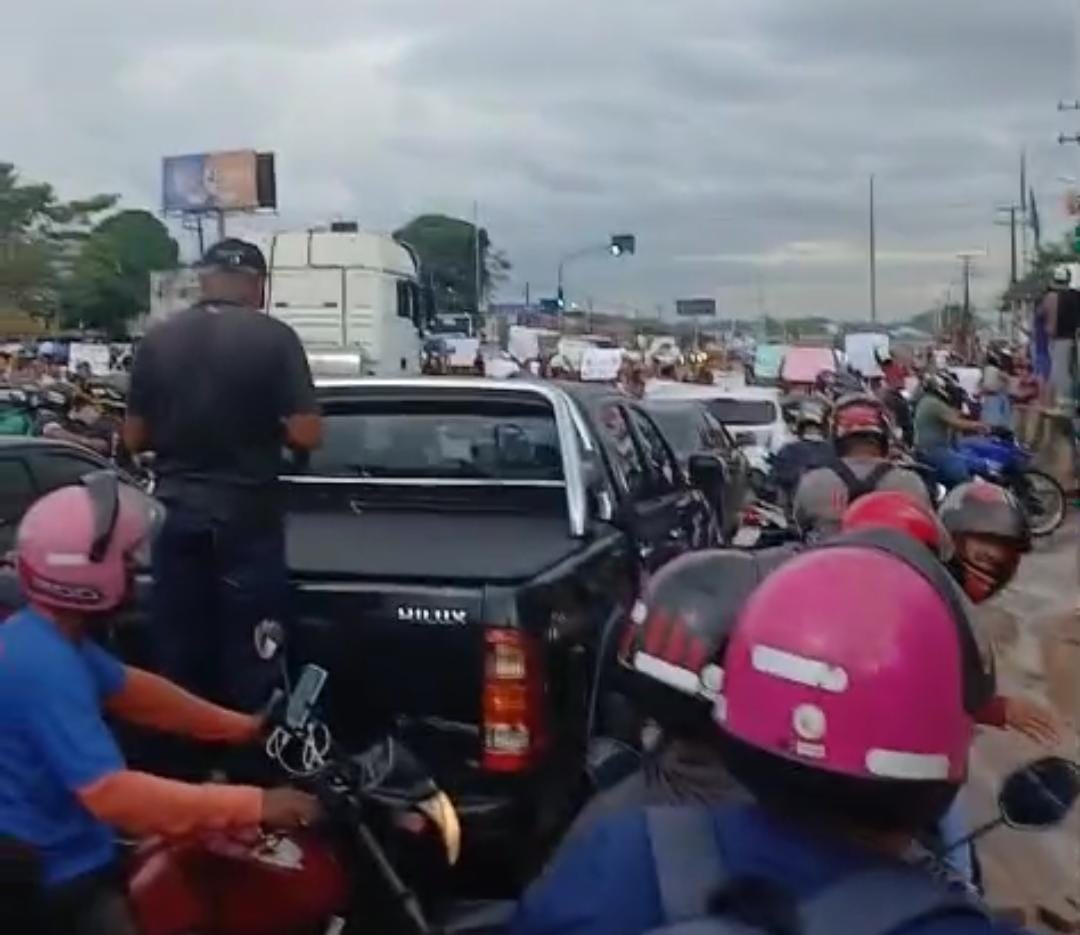 Imagem - Trânsito lento na BR-316: protesto bloqueia rodovia em Ananindeua