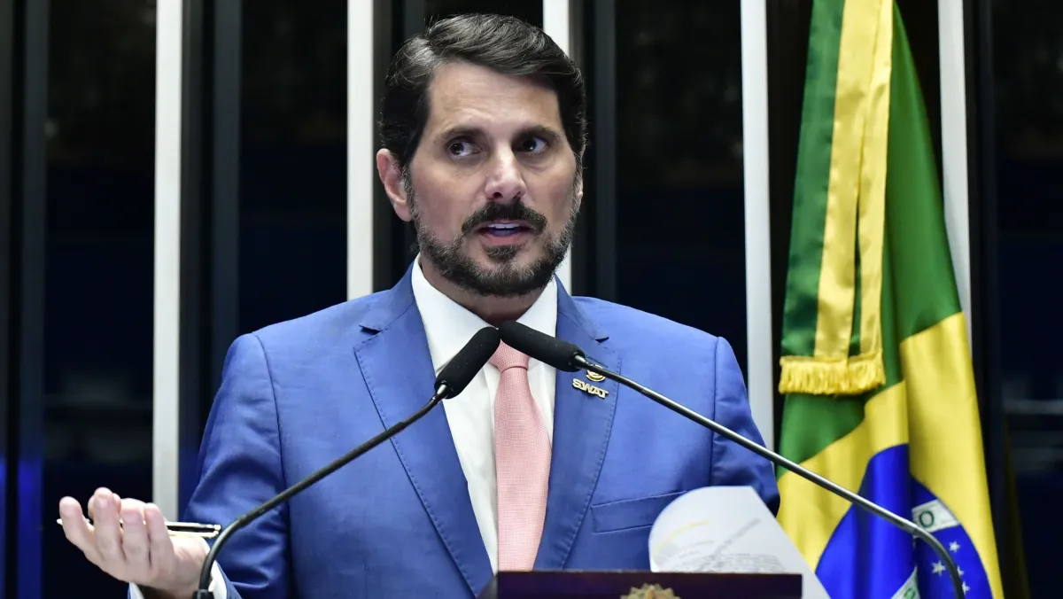 STF bloqueia contas e Pix de Marcos do Val após viagem aos EUA com passaporte diplomático