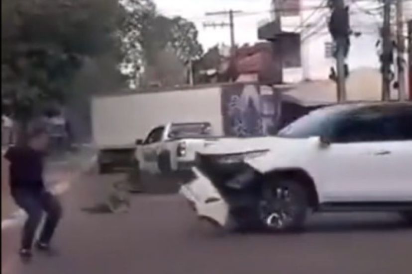 Imagem - Vídeo: homem persegue assaltantes para salvar esposa durante roubo de caminhonete no Pará