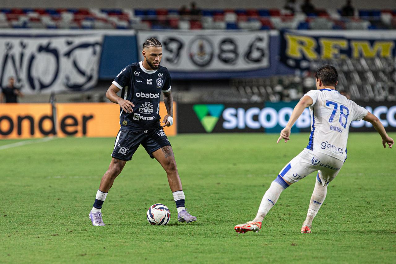 Imagem - Avaí repudia arbitragem em derrota para o Remo: 'Pênalti inexistente'