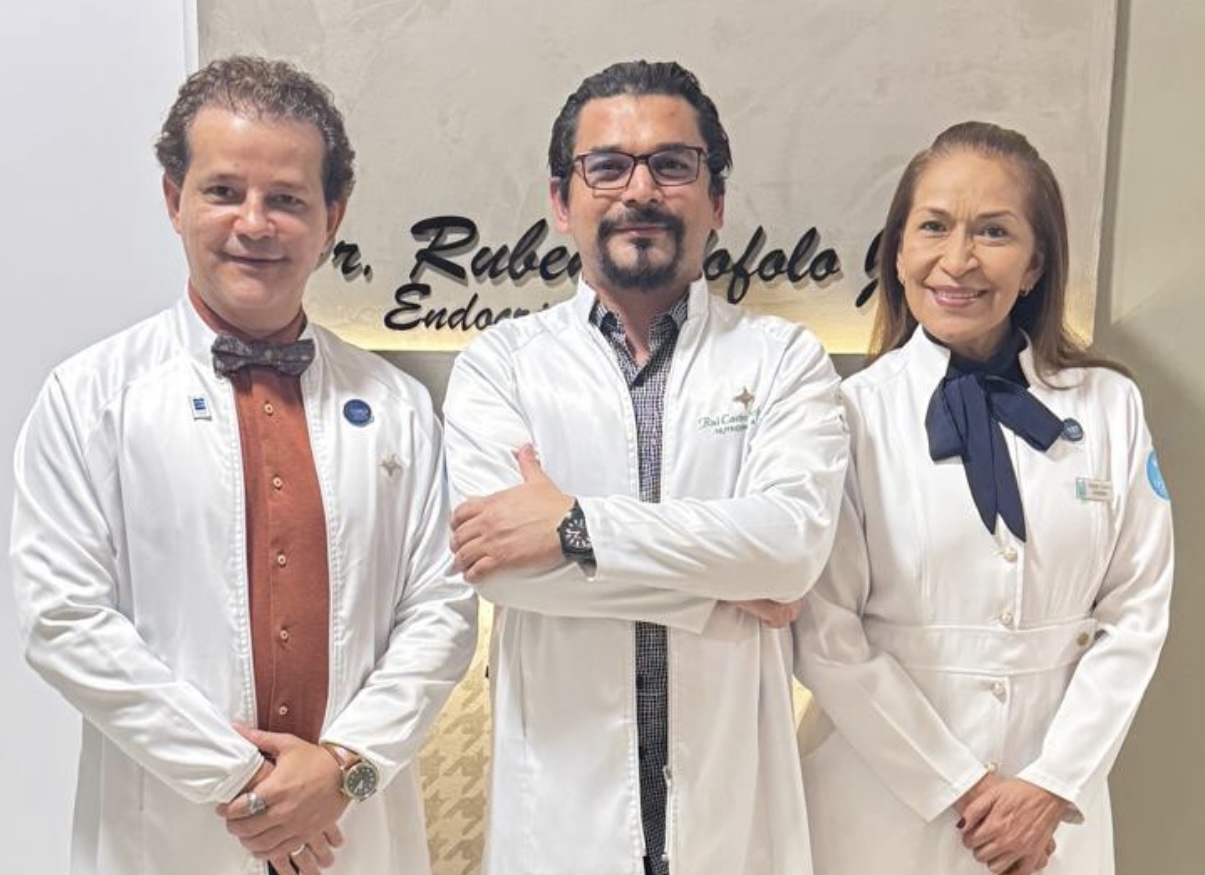 Representando a Clínica Tofolo, o endocrinologista Rubens Tofolo Jr, o nutricionista Rui Tofolo e a técnica Neide Tofolo, participam, em São Paulo, do Congresso Brasileiro Multi Disciplinar em Diabetes.
