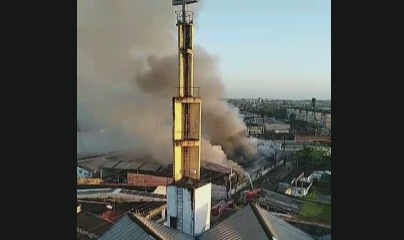 Incêndio começou nas primeiras horas desta manhã - 