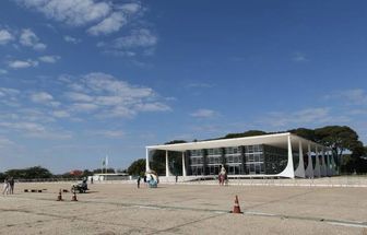 Praça dos Três Poderes, em Brasília, é reaberta para visitantes e turistas