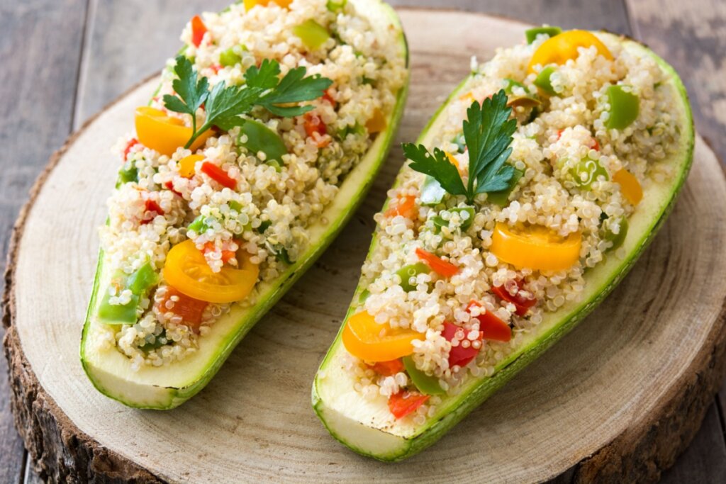 Abobrinha recheada com quinoa (Imagem: etorres | Shutterstock)