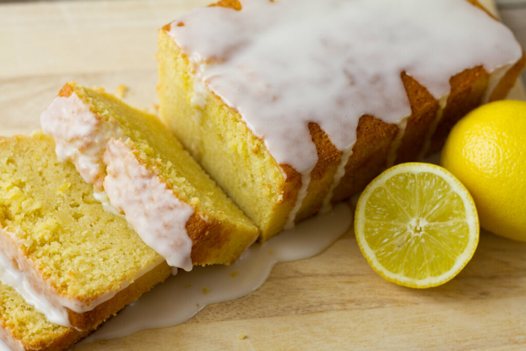 Bolo de limão com cobertura (Imagem: gourmetphotography | Shutterstock)