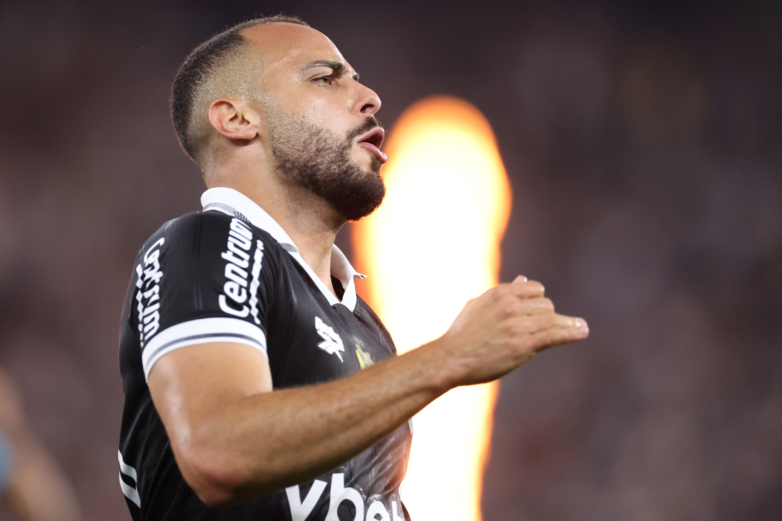 Equipes se enfrentam no Estádio Nilton Santos - 