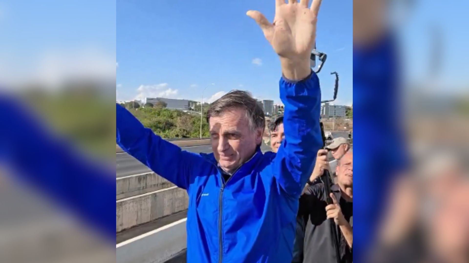 Imagem - De tornozeleira, Bolsonaro vai a evento de moto com Michelle e aliados