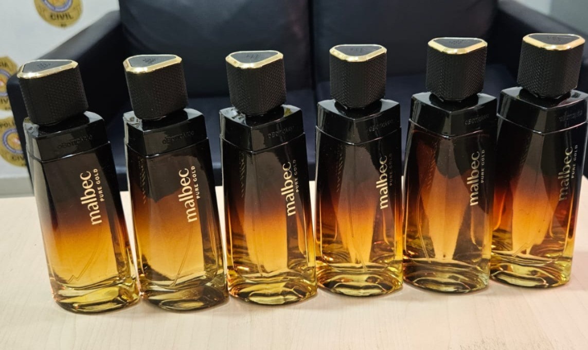 Os investigados subtraíram duas caixas de perfume e outros cosméticos do interior de um carro, em Belém.