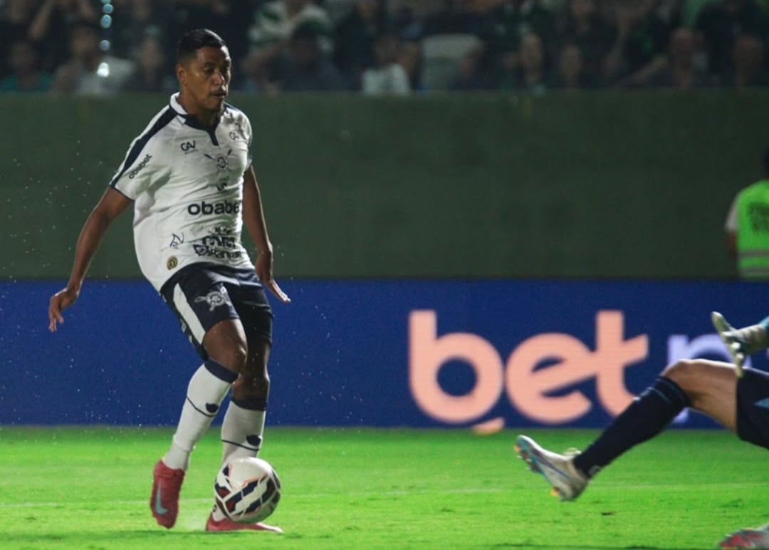 Pedro Rocha foi o autor do gol azulino, mas perdeu várias chances no 2º tempo -