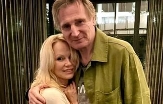Astros de Hollywood Pamela Anderson e Liam Neeson estão namorando, diz revista