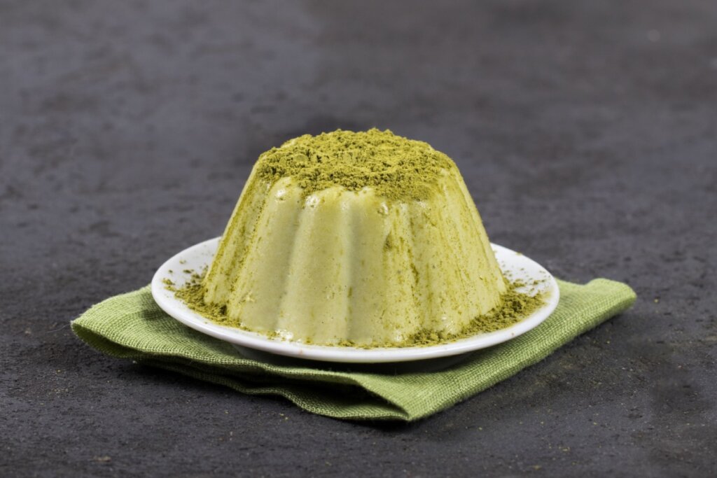 Pudim de matcha (Imagem: Aksana Ban | Shutterstock)