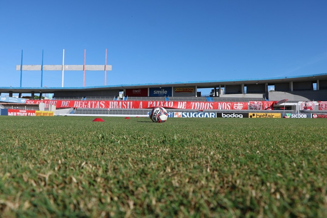 Equipes se enfrentam no Estádio Rei Pelé, em Maceió - 