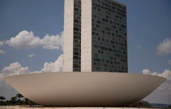 Câmara declara perda de mandato a 7 deputados e dá posse a substitutos