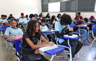 Pé-de-Meia: estudantes nascidos em julho e agosto recebem  nesta quinta-feira
