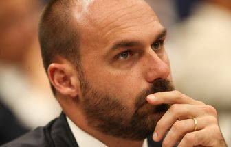 Eduardo Bolsonaro pede para Itália não extraditar Carla Zambelli