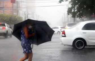 Forte chuva causa alagamentos em Belém; INMET emite alerta amarelo