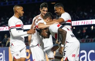 Vaga em aberto: São Paulo vence mas leva gol do Athletico-PR no fim pela Copa do Brasil