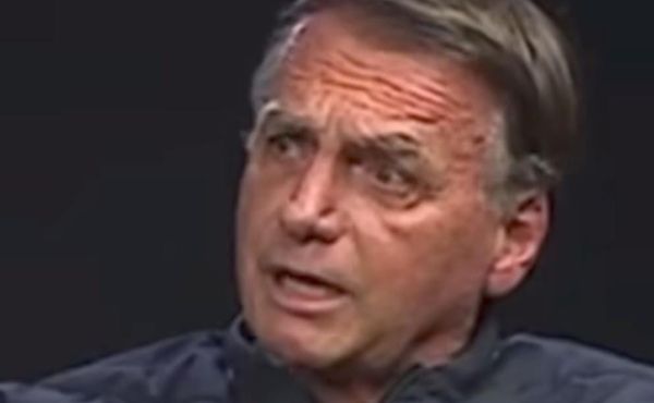 Questionado, Bolsonaro silencia sobre prisão de Zambelli: 'Tem censura no Brasil ou não?'