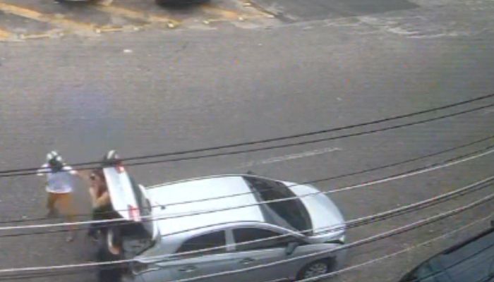 Imagem - Assalto no bairro da Pedreira é registrado por câmera de segurança