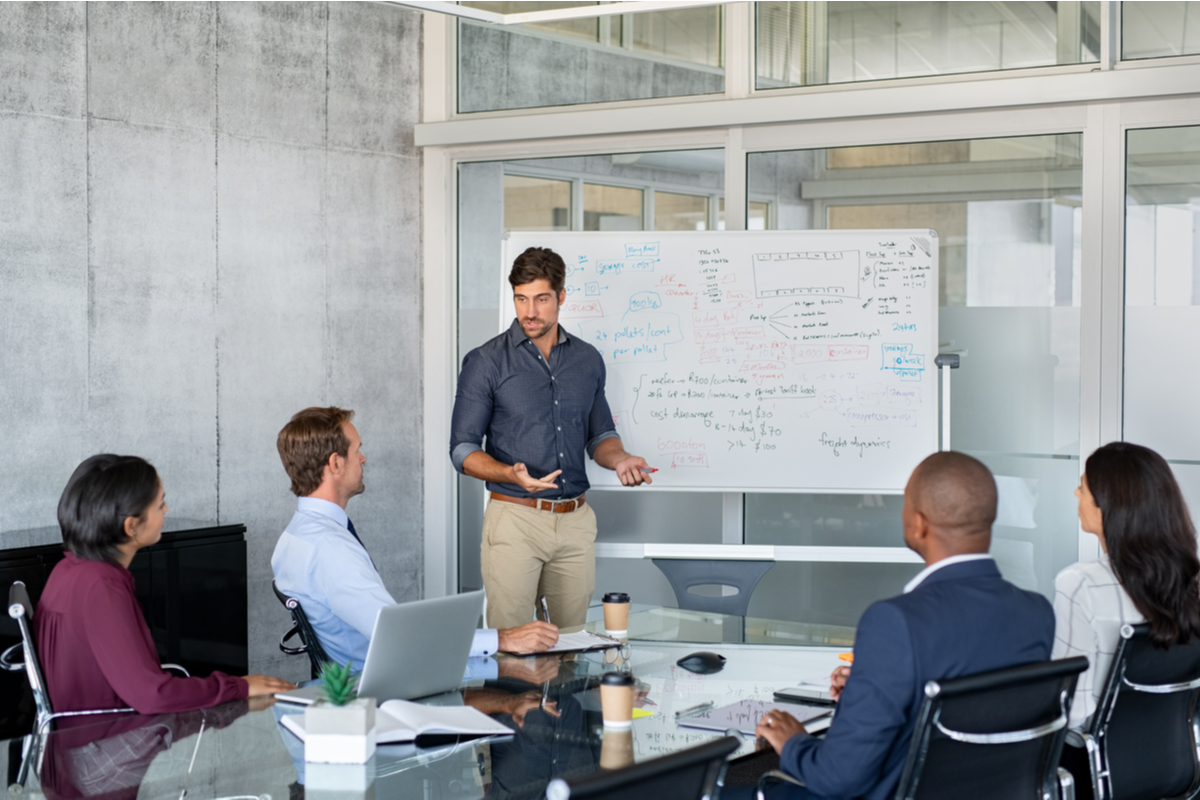 A prática e o conhecimento sobre o assunto tornam a comunicação em público mais fácil  (Imagem: Ground Picture | Shutterstock)