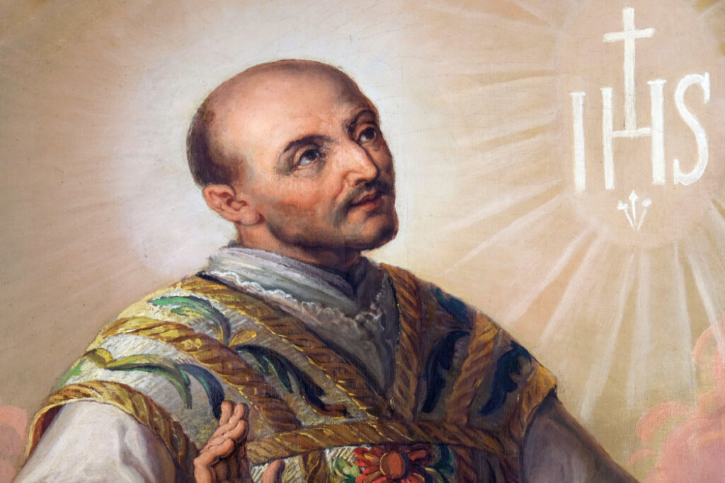 As orações dedicadas a Santo Inácio celebram seu legado espiritual e o convite ao discernimento interior (Imagem: Zvonimir Atletic | Shutterstock)