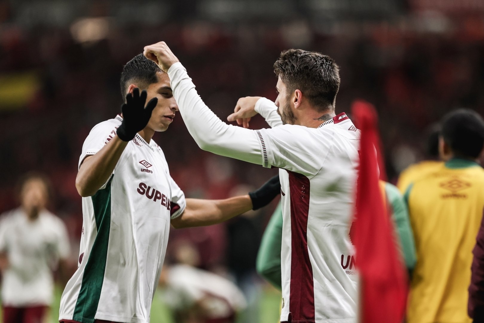 Everaldo marcou os gols da vitória do Flu - 