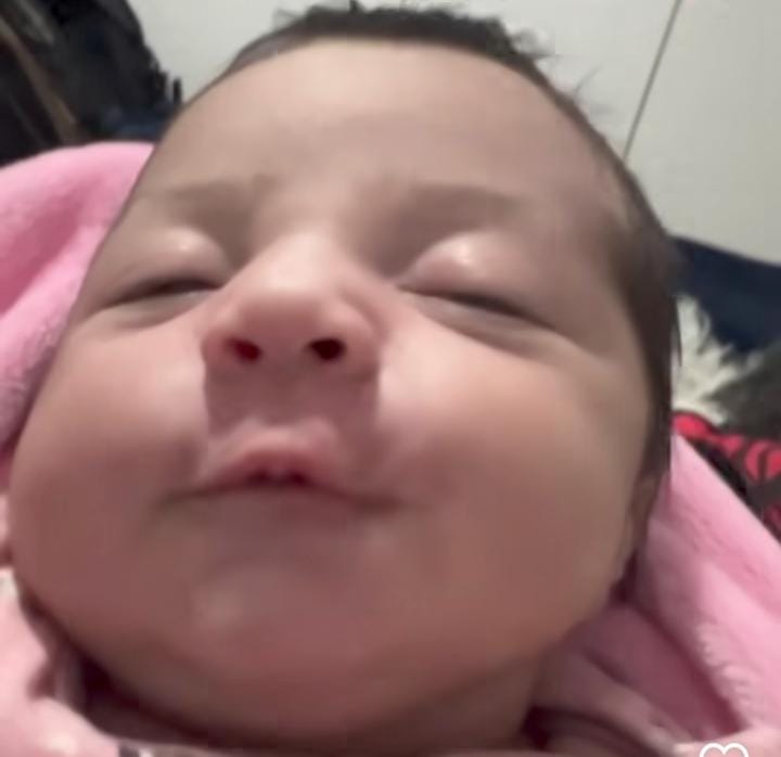 Imagem - 'Você não nasceu pobre': bebê sorri após frase inusitada da mãe e encanta internet