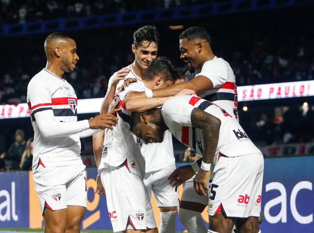 Imagem - Vaga em aberto: São Paulo vence mas leva gol do Athletico-PR no fim pela Copa do Brasil