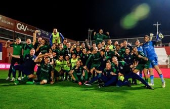 Coritiba vence o Vila Nova fora de casa e assume a liderança da Série B