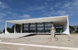 STF retoma sessões após recesso e fará defesa de Moraes