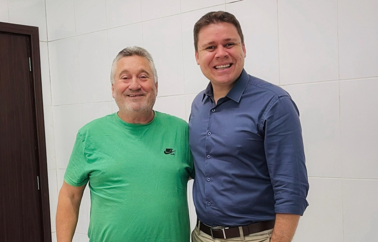 Antônio Carlos Cunha, presidente do Grêmio Literário Português, e Celestino Rocha, presidente da Federação Paraense de Tênis, festejam a parceria. 

