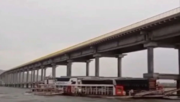 Colisão de balsas com ponte em construção paralisa travessia do Rio Araguaia no sudeste do Pará