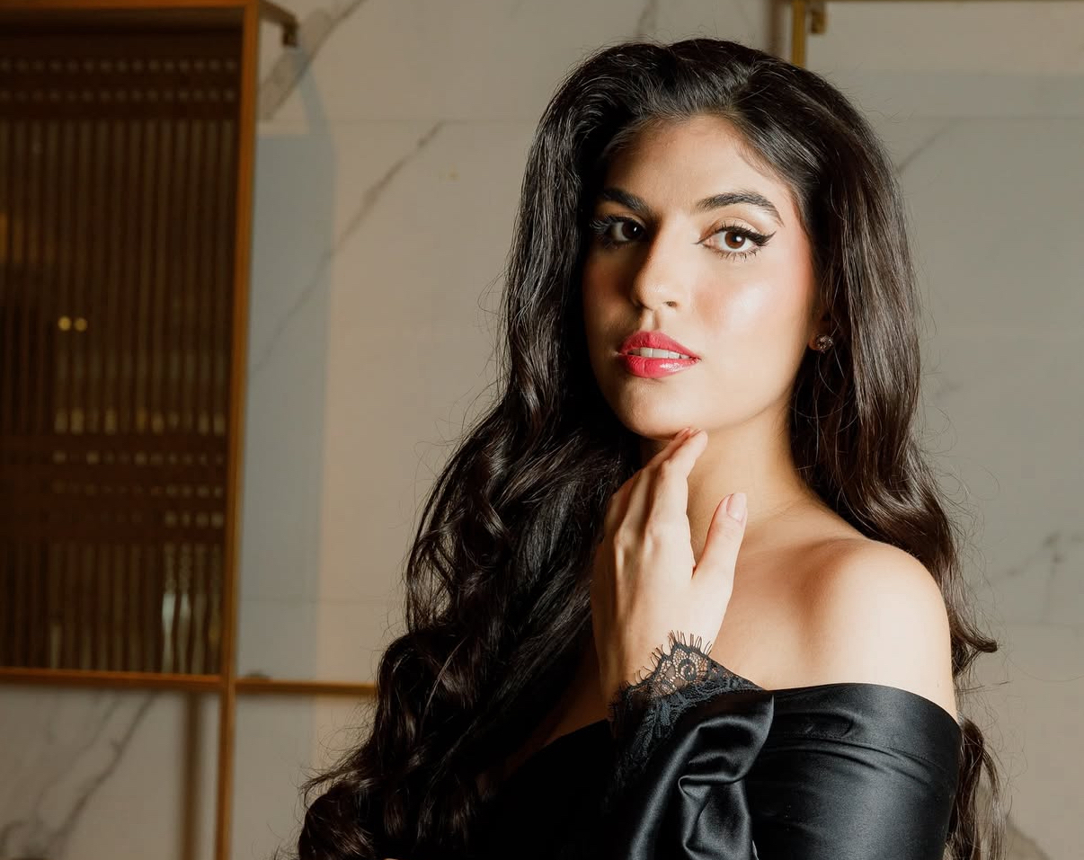Evelyn Moreira estreia na cena musical com o single “Gosto de Açaí”,  levando o pop regional para as plataformas digitais e streaming. 