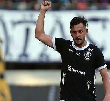 Imagem - Pavani é atingido por garrafa após derrota do Remo no Mangueirão e repudia ato
