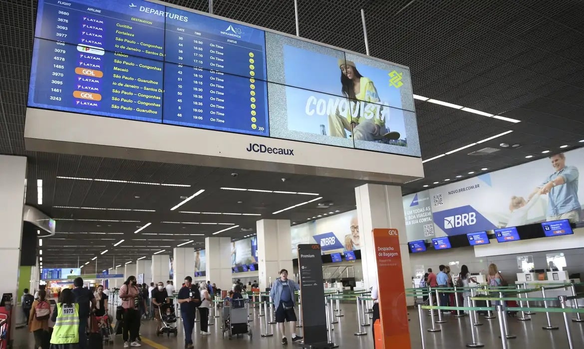 No Brasil, portos e aeroportos deverão expor materiais informativos sobre sintomas e medidas de prevenção à mpox.