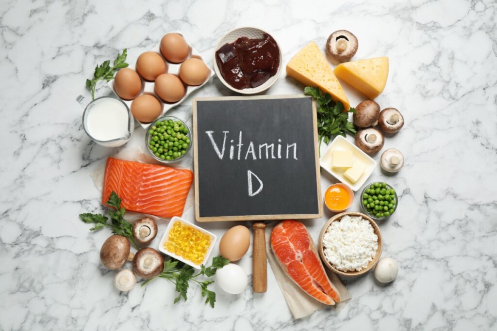 A vitamina D é essencial para a saúde óssea, ajudando na absorção de cálcio e fortalecendo o sistema imunológico (Imagem: New Africa | Shutterstock)