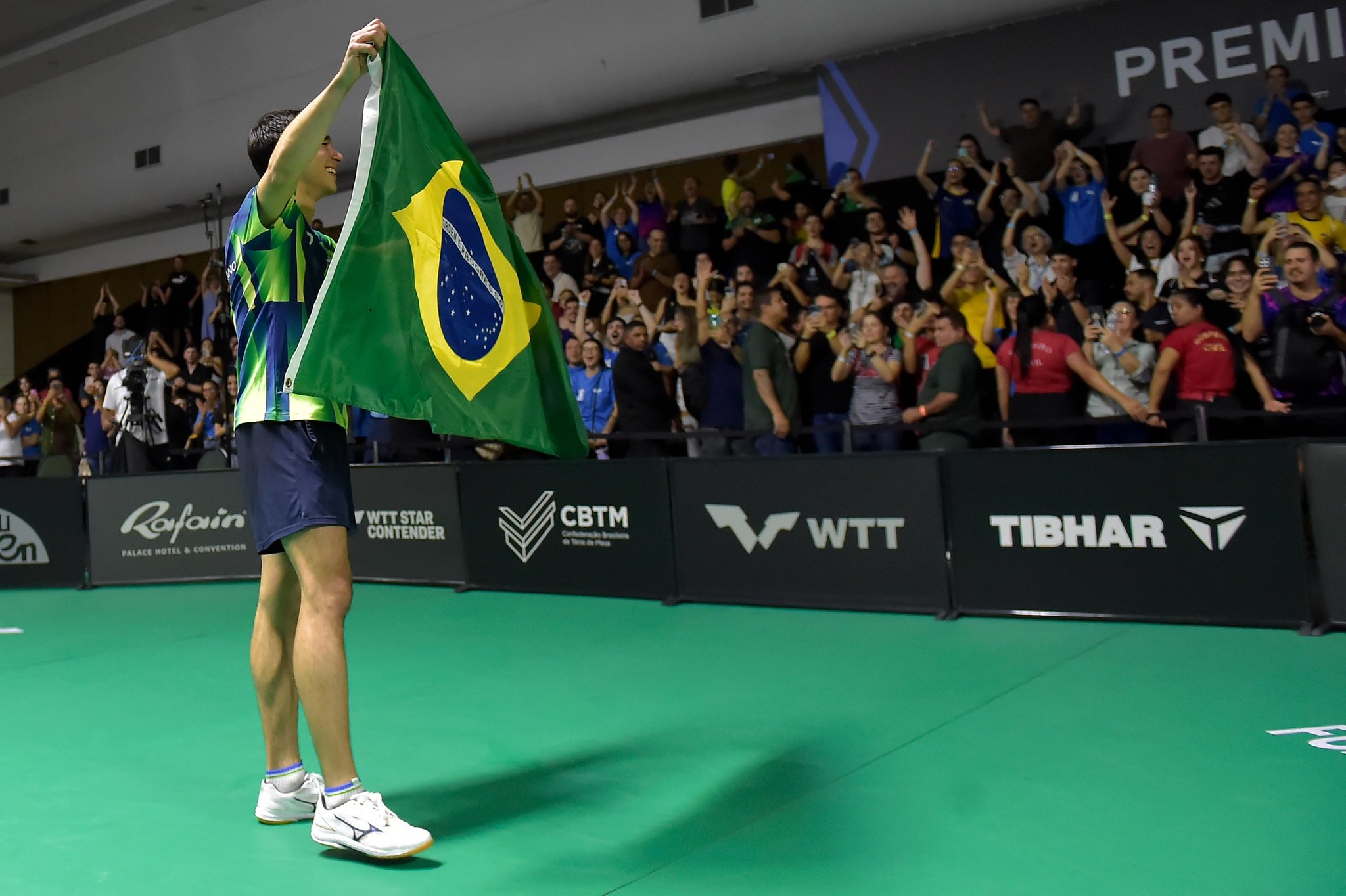 Hugo Calderano conquista terceiro título consecutivo no WTT de Foz do Iguaçu
