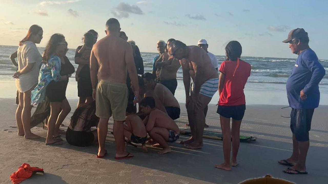 Imagem - Vídeo: jovens se afogam em praia de Salinas, no Pará, e uma é salva após uma hora