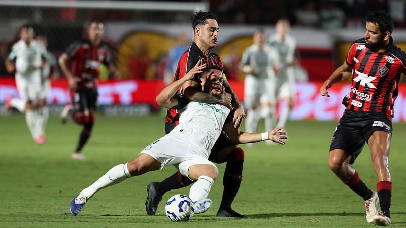 Imagem - Vitória abre 2 a 0, mas Palmeiras reage e arranca empate pelo Brasileirão