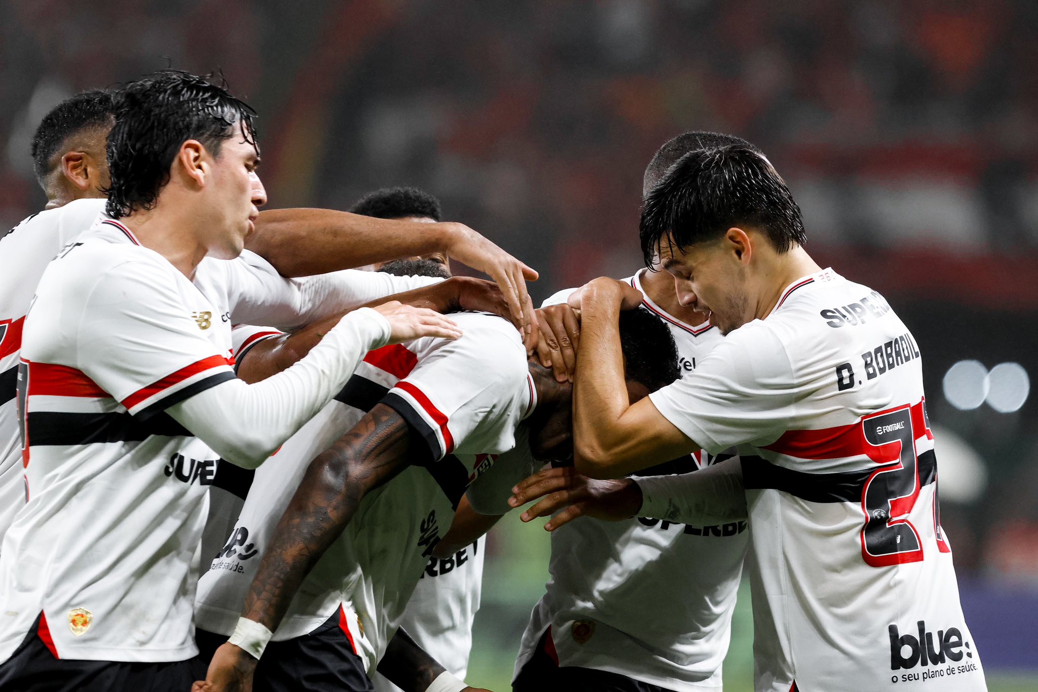 Imagem - São Paulo vence o Inter no Beira-Rio e sobe na tabela do Brasileirão