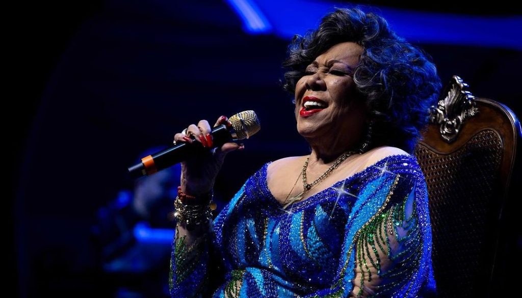 Aos 77 anos, Alcione desmente boatos sobre internação e confirma agenda cheia de shows