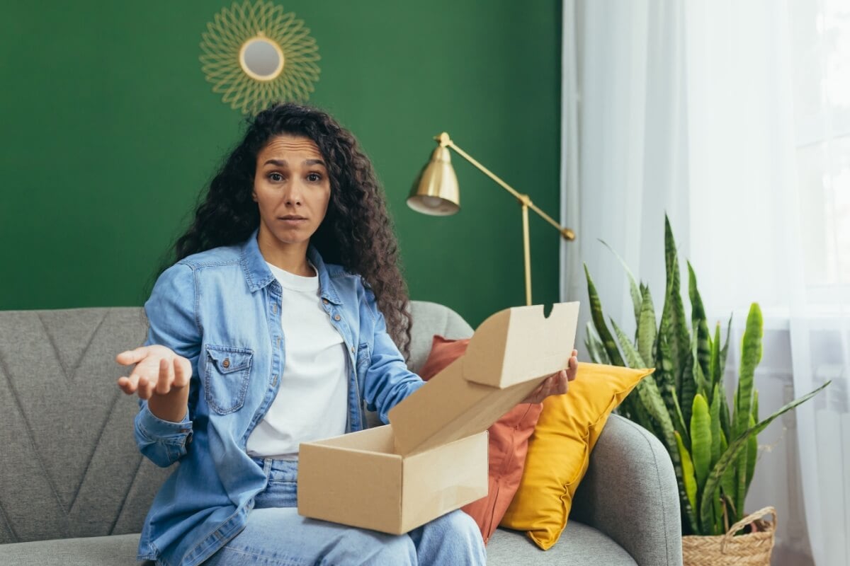 A lei ajuda a proteger o consumidor ao realizar compras online (Imagem: voronaman | Shutterstock) 
