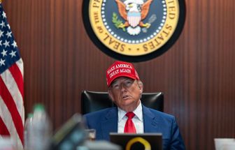 Trump ameaça taxa de 200% se China não fornecer ímãs aos EUA