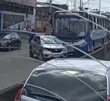 Imagem - Vídeo: acidente entre ônibus e carro fecha elevado do Entroncamento, em Belém