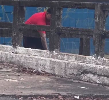 Imagem - Dupla é flagrada pescando em canal no bairro da Pedreira, em Belém; assista