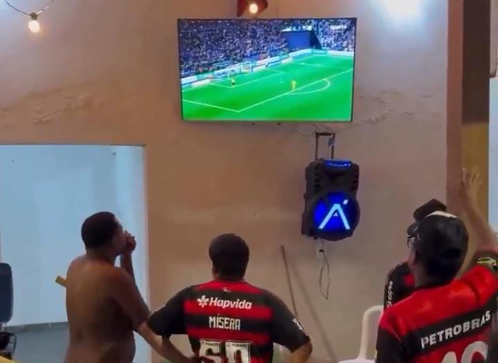 Imagem - Torcedor do Flamengo perde o controle e destrói TV após eliminação para o Atlético-MG